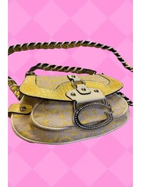 Guess vintage y2k bag in excellent condition butter yellow metal G logo buckle